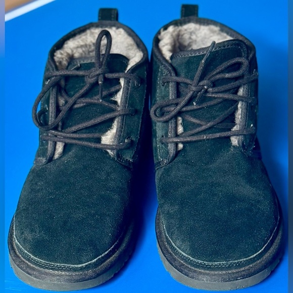 EUC ? UGG Neumel Chukka Boots Men’s 12 Black Suede Shearling Lined main image 15